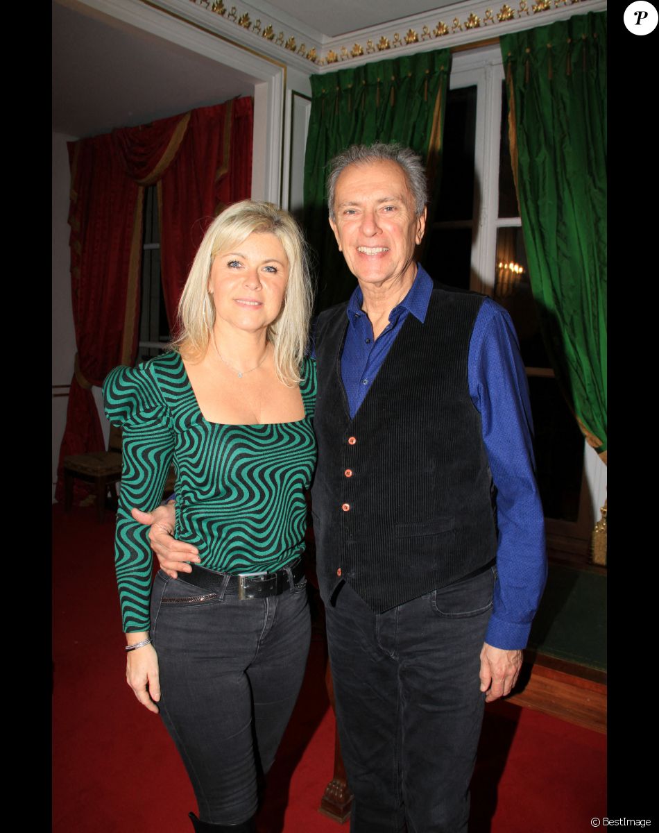 Richard Sanderson et sa compagne Sylvie - People lors d'une soirée cocktail chez Pierre-Jean de Chalençon au Palais Vivienne à Paris.