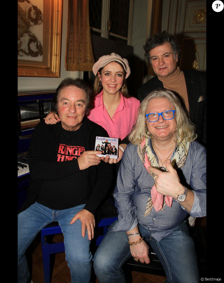 Richard Dewitte, Les amoureux du Sacré Coeur (Sandy LR et François Deblaye), Pierre-Jean Chalençon - People lors d'une soirée cocktail chez Pierre-Jean de Chalençon au Palais Vivienne à Paris. Le 2 février 2022