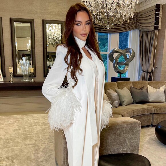 Nabilla est enceinte de son deuxième enfant. Avec son mari Thomas Vergara et leur fils aîné Milann, elle annonce la belle nouvelle sur Instagram.