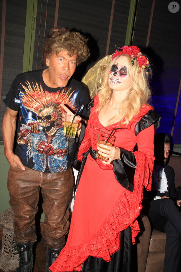 Igor Bogdanoff ( Bogdanov) et sa compagne Julie Jardon - Soirée "Halloween, le bal des vampires" au Pachamama à Paris. Le 31 octobre 2018 © Baldini / Bestimage 