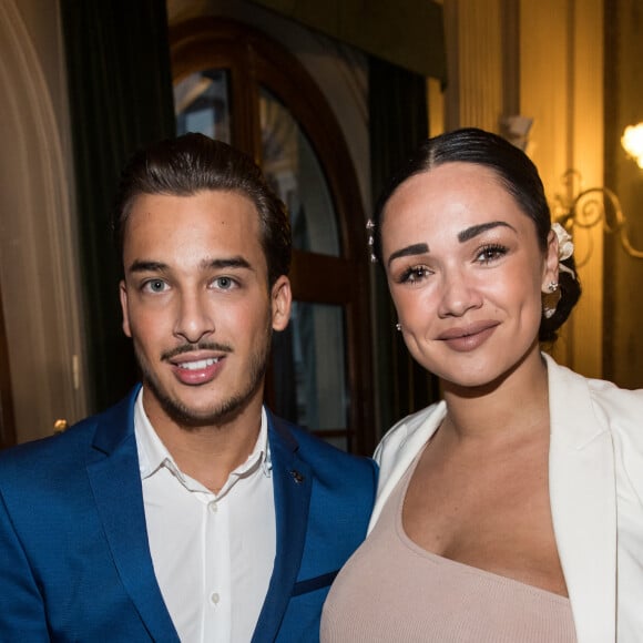 Exclusif - Jazz enceinte et son compagnon Laurent - Le blogeur Jeremstar (Jérémy Gisclon ) se marie avec lui même à la mairie du 1er arrondissement de Paris le 9 octobre 2017. © Cyril Moreau/Bestimage