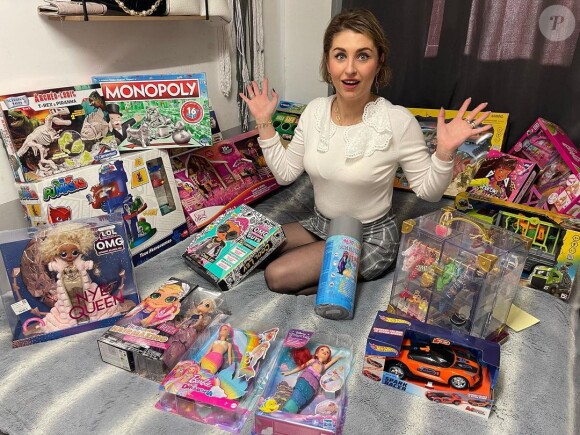 Amandine Pellissard entourée de cadeaux sur Instagram