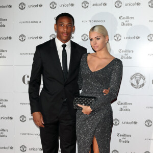 Anthony Martial et sa compagne Mélanie da Cruz sont apparus pour la première fois en public au photocall du dîner de gala "The United for UNICEF" au stade Old Trafford à Manchester, Royaume Uni, le 31 octobre 2016.