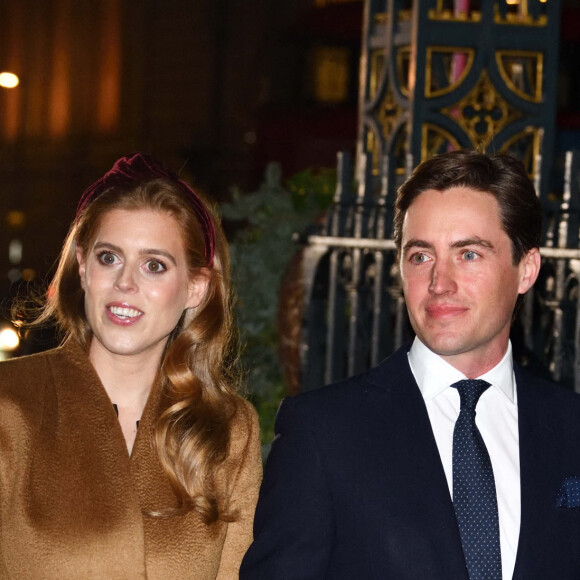 La princesse Beatrice, duchesse d'York et son mari Edoardo Mapelli Mozzi - La famille royale arrive au service de chant communautaire Together At Christmas à l'abbaye de Westminster à Londres le 8 décembre 2021.