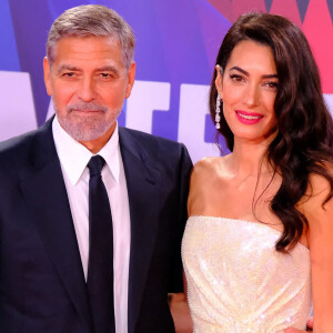 George Clooney et Amal à la première du film "The tender bar" lors du 65ème festival du film de Londres (BFI)