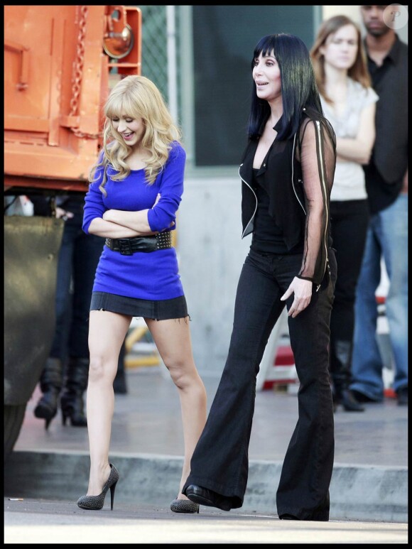 Christina Aguilera et Cher sur le tournage de Burlesque, à Hollywood, le 7 janvier 2010.