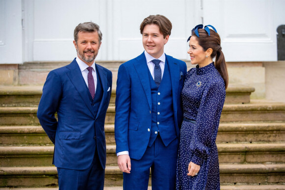 Le prince Frederik, la princesse Mary, et le prince Christian de Danemark - La famille royale du Danemark lors de la confirmation du prince Christian en l'église du château de Fredensborg, Danemark, le 15 maoi 2021.