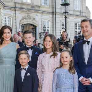 Le prince Frederik de Danemark, la princesse Mary, leurs enfants le prince Christian, la princesse Isabella, le prince Vincent et la Princesse Josephine - Dîner donné par la reine M. de Danemark à l'occasion des 50 ans du prince J. de Danemark au château de Amalienborg à Copenhague le 7 juin 2019