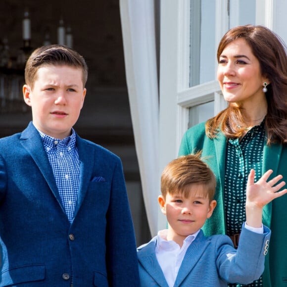 La princesse Mary de Danemark, le prince Christian, le prince Vincent - La famile royale de Danemark au balcon du château de Marselisborg pour l'anniversaire de la reine Margrethe II (79 ans) le 16 avril 2019 à Aarhus.