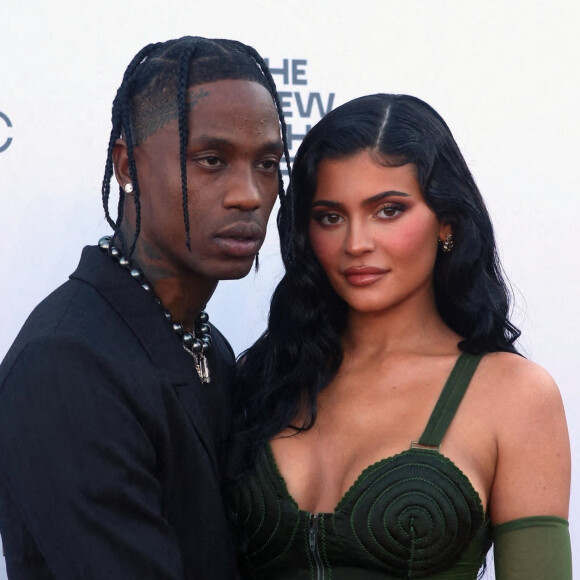 Travis Scott, Kylie Jenner arrivent à la 72ème édition Parsons Benefit où Travis Scott va être récompensé au Pier 17 dans le Seaport District à New York