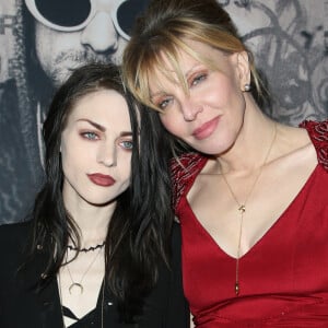 Courtney Love et sa fille Frances Bean Cobain assistent à la première du film "Kurt Cobain : Montage of Heck" à Hollywood. 