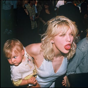 Archives : Kurt Cobain, Courtney Love et leur fille Frances en 1993