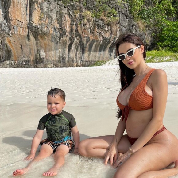 Nabilla Benattia enceinte de son deuxième enfant