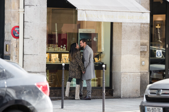 Exclusif - Capucine Anav et son compagnon Victor sont allés choisir leurs alliances pour leur futur mariage, à la bijouterie Galeries Lafayette - Royal Quartz Paris rue Royal à Paris, France, le 7 février 2022.