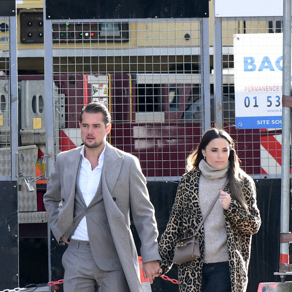 Exclusif - Capucine Anav et son compagnon Victor sont allés choisir leurs alliances pour leur futur mariage, à la bijouterie Galeries Lafayette - Royal Quartz Paris rue Royal à Paris, France, le 7 février 2022.