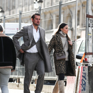 Exclusif - Capucine Anav et son compagnon Victor sont allés choisir leurs alliances pour leur futur mariage, à la bijouterie Galeries Lafayette - Royal Quartz Paris rue Royal à Paris, France, le 7 février 2022.