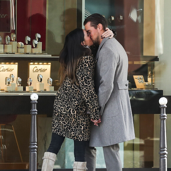 Exclusif - Capucine Anav et son compagnon Victor sont allés choisir leurs alliances pour leur futur mariage, à la bijouterie Galeries Lafayette - Royal Quartz Paris rue Royal à Paris, France, le 7 février 2022.
