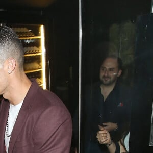 Cristiano Ronaldo, sa compagne Georgina Rodríguez et son fils Cristiano Ronaldo Jr. ont dîné au restaurant Zela à Londres le 13 novembre 2018.