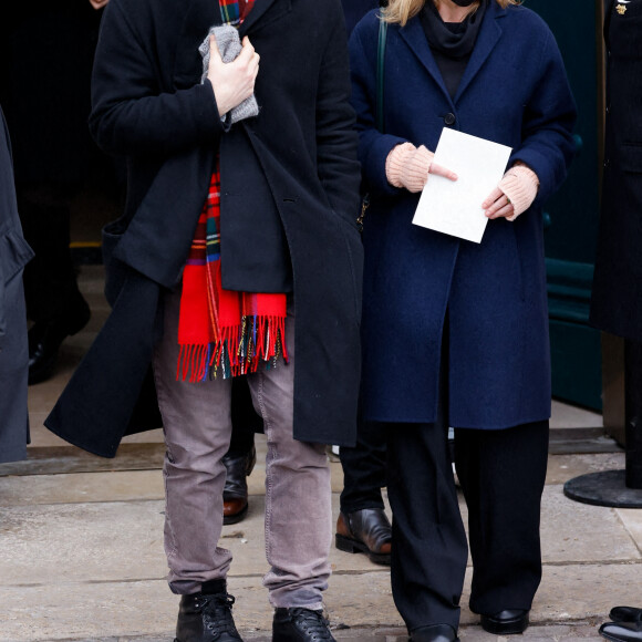 Le chanteur Raphaël et sa compagne Mélanie Thierry - Sorties des obsèques de Gaspard Ulliel en l'église Saint-Eustache à Paris. Le 27 janvier 2022. © Jacovides-Moreau / Bestimage