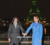 Ségolène Royal et Anne Hidalgo allument la Tour Eiffel en vert pour fêter l'entrée en vigueur de l'accord de Paris sur le climat à Paris le 4 novembre 2016