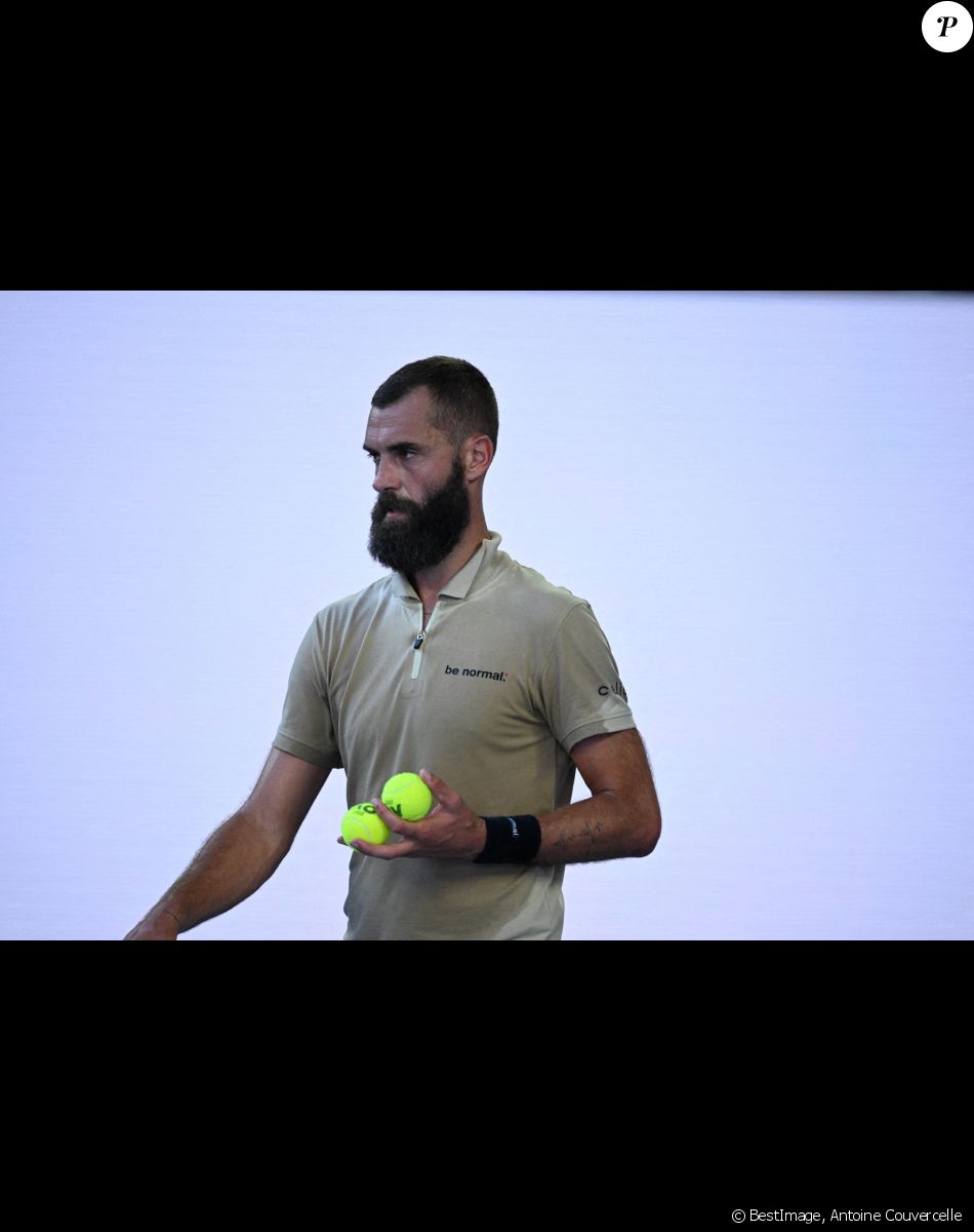 Benoît Paire battu par Stephanos Tsitsipas lors de l'Open d'Australie à Melbourne, le 22 janvier 2022. © Antoine Couvercelle / Panoramic / Bestimage