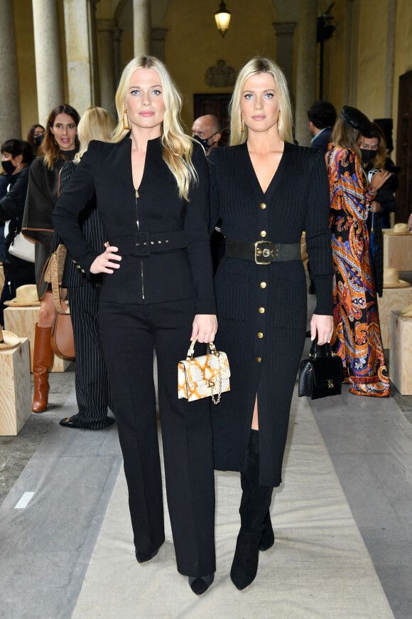 Les soeurs Amelia et Eliza Spencer à la Fashion Week à Milan, le 26 septembre 2021.