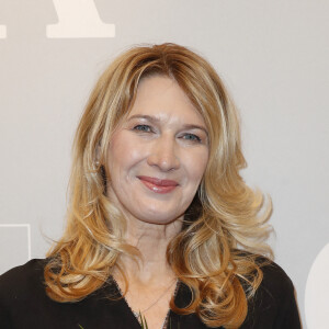 Steffi Graf reçoit un chèque caritatif pour sa fondation Children for Tomorrow au magasin C&A du centre commercial Mercado à Hambourg, Allemagne, le 17 février 2022. © Andre Mischke/API/Bestimage