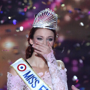 Delphine Wespiser lorsqu'elle a été élue Miss France 2012
