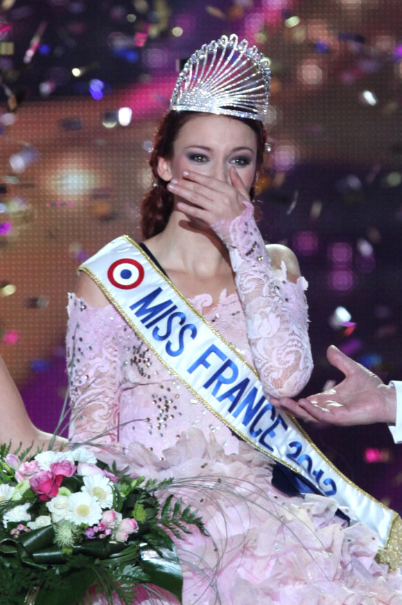 Delphine Wespiser lorsqu'elle a été élue Miss France 2012