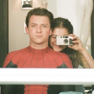 Zendaya a adressé un clin d'oeil à son petit ami Tom Holland, avec qui elle partage l'affiche du film "Spider-Man : No Way Home".