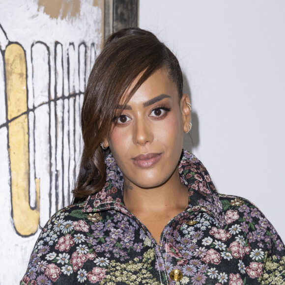 Amel Bent au front row du défilé de mode Giambattista Valli lors de la la Fashion Week printemps/été 2022 à Paris, France, le 4 octobre 2021. © Olivier Borde/Bestimage 