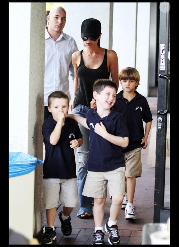 Victoria Beckham et ses adorables bambins à Los Angeles le 11 janvier 2010