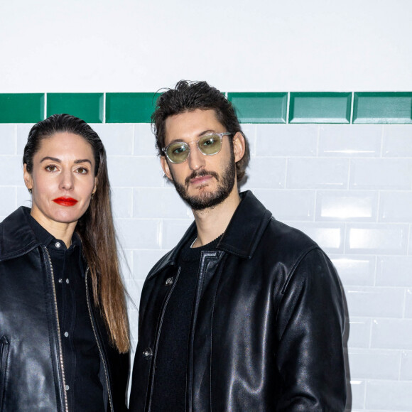 Pierre Niney et sa femme Natasha Andrew au photocall du défilé Ami automne-hiver 2022/2023 dans le cadre de la Fashion Week de Paris, France, le 19 janvier 2022. Olivier Borde/bestimage 