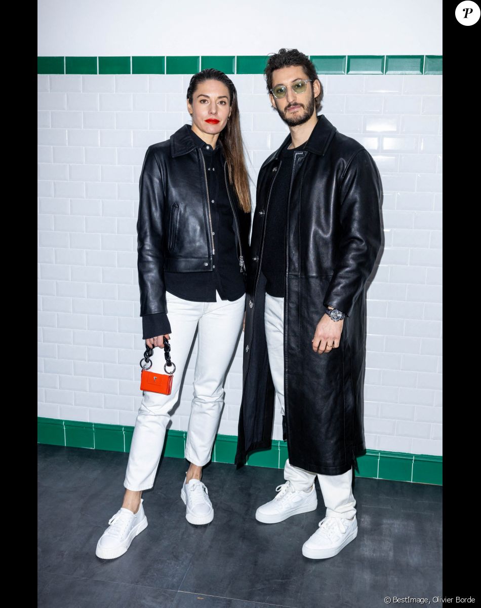 Pierre Niney et sa femme Natasha Andrew au photocall du défilé Ami automne-hiver 2022/2023 dans le cadre de la Fashion Week de Paris, France, le 19 janvier 2022. Olivier Borde/bestimage