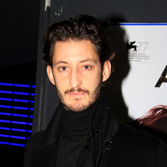Exclusif - Pierre Niney lors de la soirée de l'avant-première du film "Amants" au cinéma UGC Ciné Cité Les Halles à Paris le 16 novembre 2021. © Philippe Baldini / Bestimage 