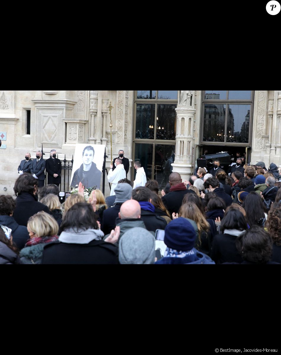 Ambiance - Sorties des obsèques (bénédiction) de Gaspard Ulliel en l'église Saint-Eustache à Paris. Le 27 janvier 2022 © Jacovides-Moreau / Bestimage