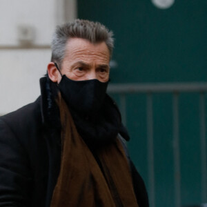 Florent Pagny - Arrivées à l'enregistrement de l'émission "Vivement Dimanche" au Studio Gabriel à Paris, qui est diffusée le 31 octobre sur France 2. Le 27 octobre 2021 © Christophe Clovis / Bestimage