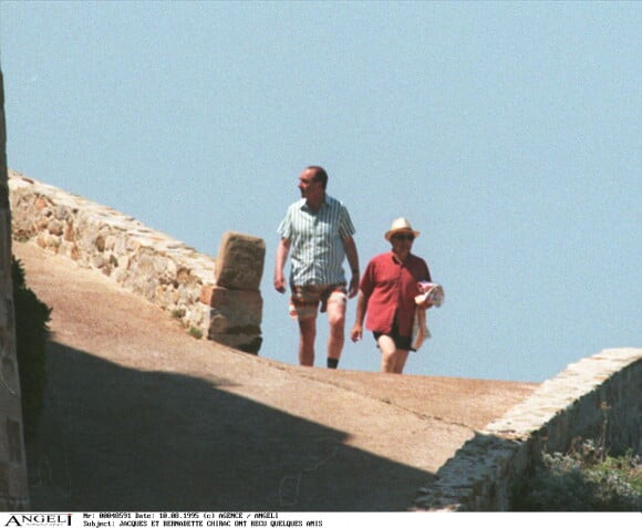 Jacques et Bernardette Chirac en vacances au Forrt de Brégançon en 1995