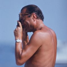 Extrait de C à vous avec l'intervention de Renaud Revel venu faire la promotion de son livre "Les Paparazzis de la République". Il revient notamment sur la fameuse photo de Jacques Chirac où il apparaît nu.