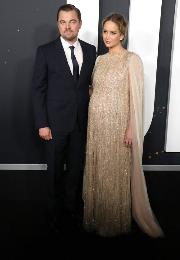 Leonardo DiCaprio et Jennifer Lawrence (enceinte) à la première du film "Don't Look Up" à New York, le 5 décembre 2021.