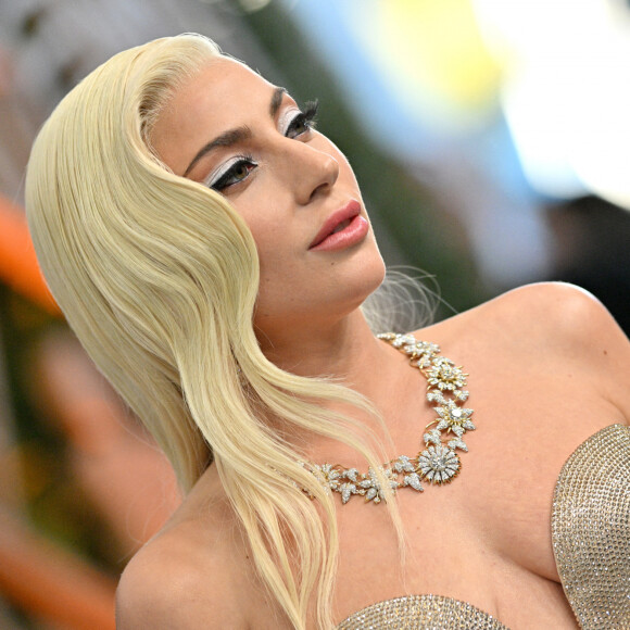 Lady Gaga lors du photocall de la 28ème édition des Screen Actors Guild Awards, ("SAG Awards"), au Barker Hangar à Santa Monica, Los Angeles, Californie.