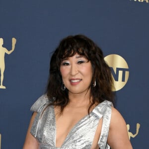 Sandra Oh lors du photocall de la 28ème édition des Screen Actors Guild Awards, ("SAG Awards"), au Barker Hangar à Santa Monica, Los Angeles, Californie, Etats-Unis, le 27 février 2022.