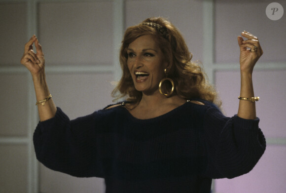 Dalida sur le plateau d'une émission le 14 avril 1982.