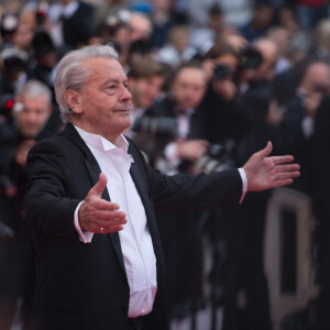 Alain Delon - Montée des marches du film "A Hidden Life" lors du 72ème Festival International du Film de Cannes. Le 19 mai 2019 