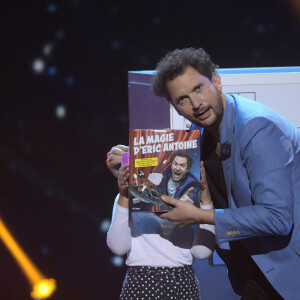 Exclusif - Eric Antoine - Enregistrement de l'émission "Tout le monde chante contre le cancer" au Palais des Congrès à Paris, diffusée le 23 décembre sur W9.  © Giancarlo Gorassini-Cyril Moreau / Bestimage 