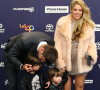 Shakira, Gérard Piqué et leurs enfants Milan et Sasha au photocall des 40èmes Music Awards à Barcelone, le 1er décembre 2016.