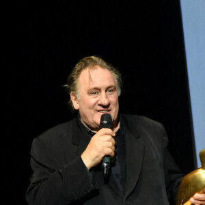Exclusif - Gérard Depardieu reçoit un Ibis d'or pour l'ensemble de sa carrière sur la scène du palais de congrès Atlantia lors du 5ème festival du cinéma et musique de film de la Baule le 4 novembre 2018. © Rachid Bellak/Bestimage 