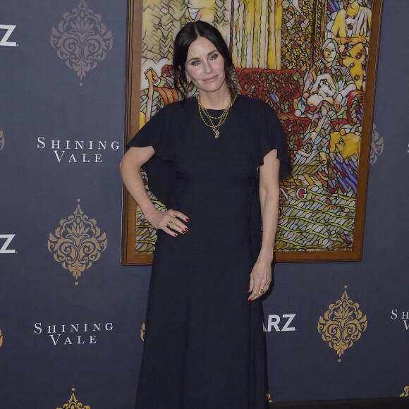 Courteney Cox au photocall de la première de la série "Shining Vale" à Hollywood le 28 février 2022.