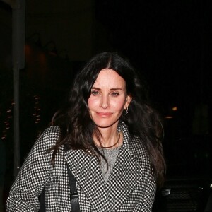 Exclusif - Courteney Cox a dîné avec des amis au restaurant Giorgio Baldi à Santa Monica le 25 février 2022.