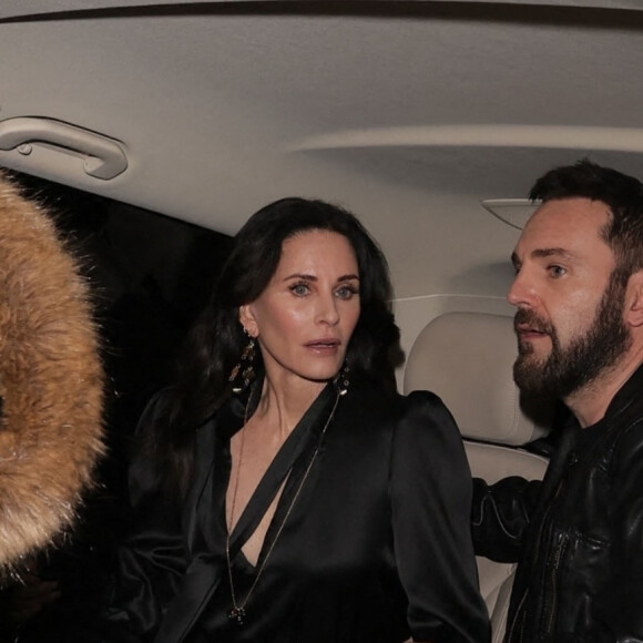 Courteney Cox lsort de son hôtel pour se rendre à la soirée des BRIT Awards 2022 à l'O2, Peninsula Square de Londres, Royaume Uni, le 8 février 2022.